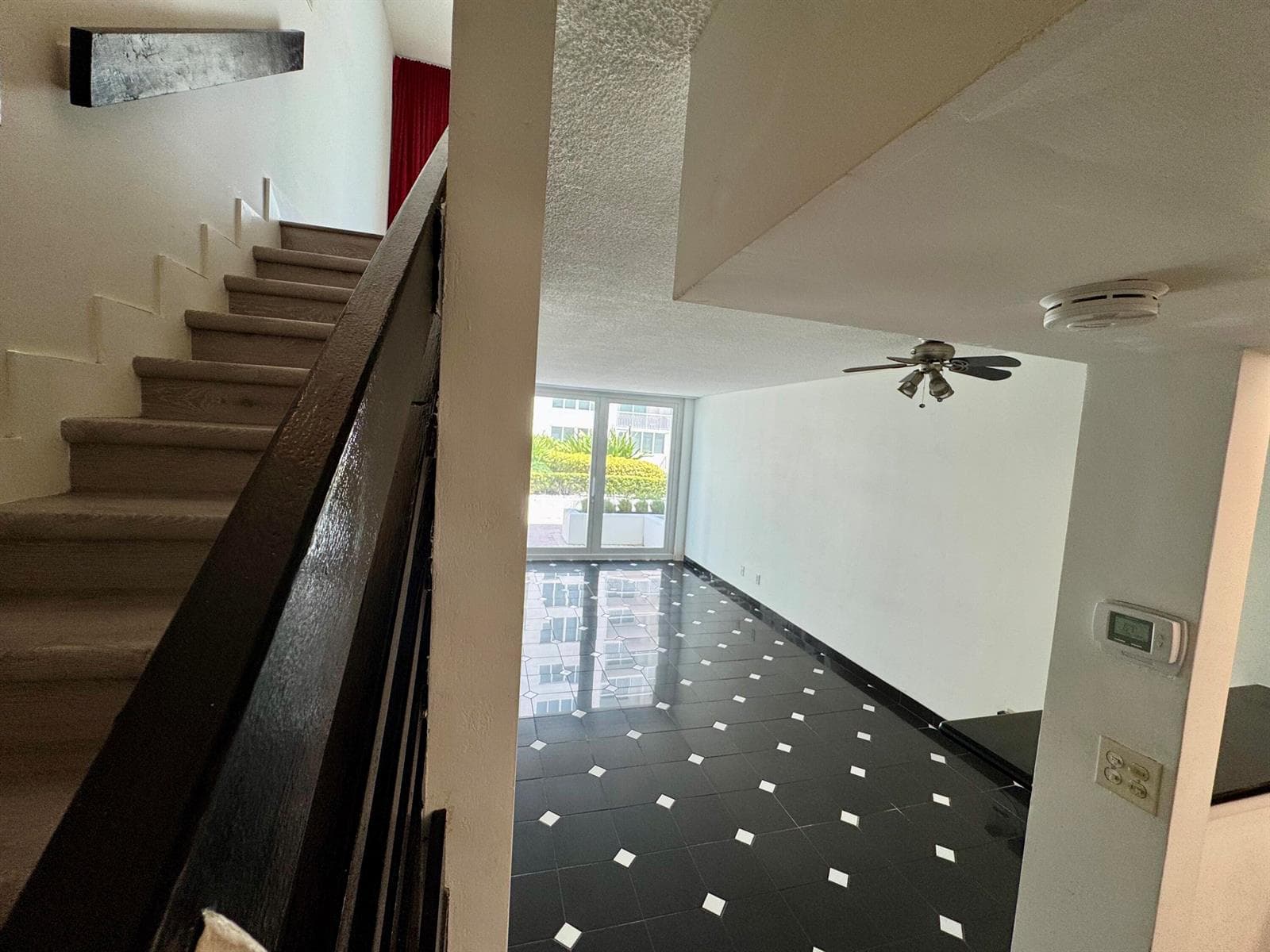 B26014092 — Miami Beach — 31