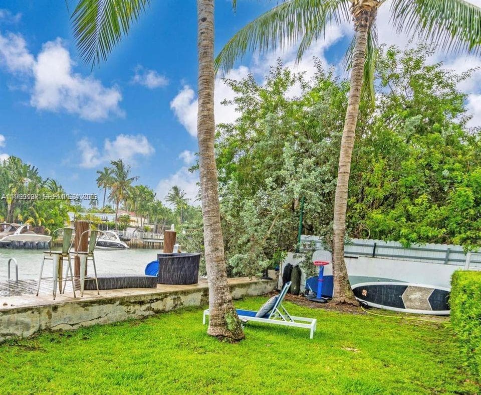 A11999138 — Miami Beach — 17