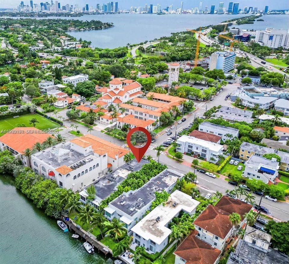 A11999138 — Miami Beach — 19