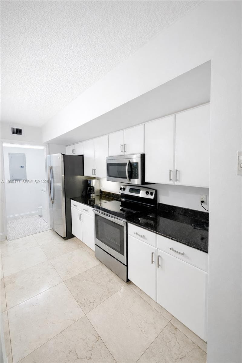 A11999177 — Miami Beach — 10