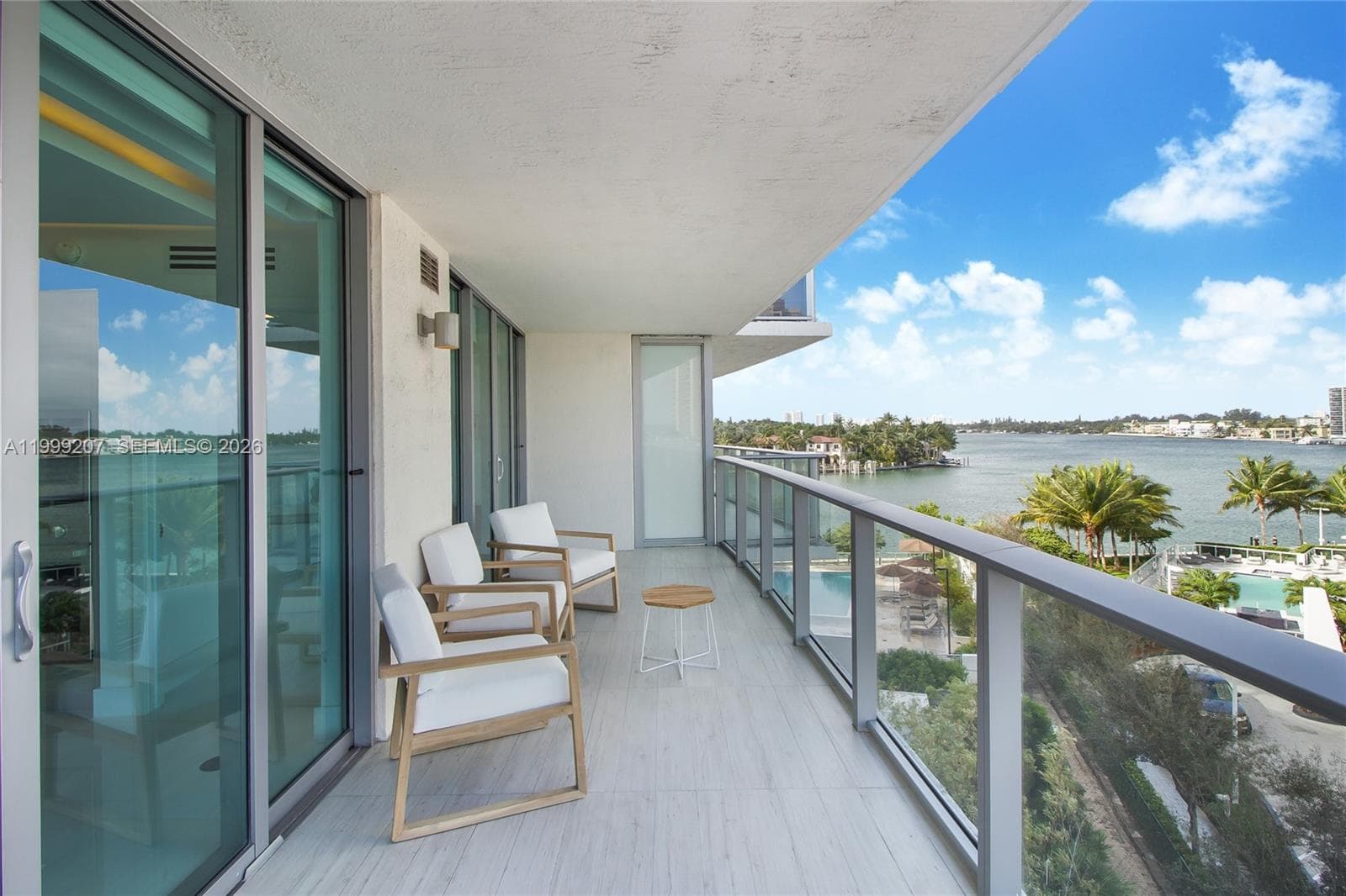 A11999207 — Miami Beach — 4