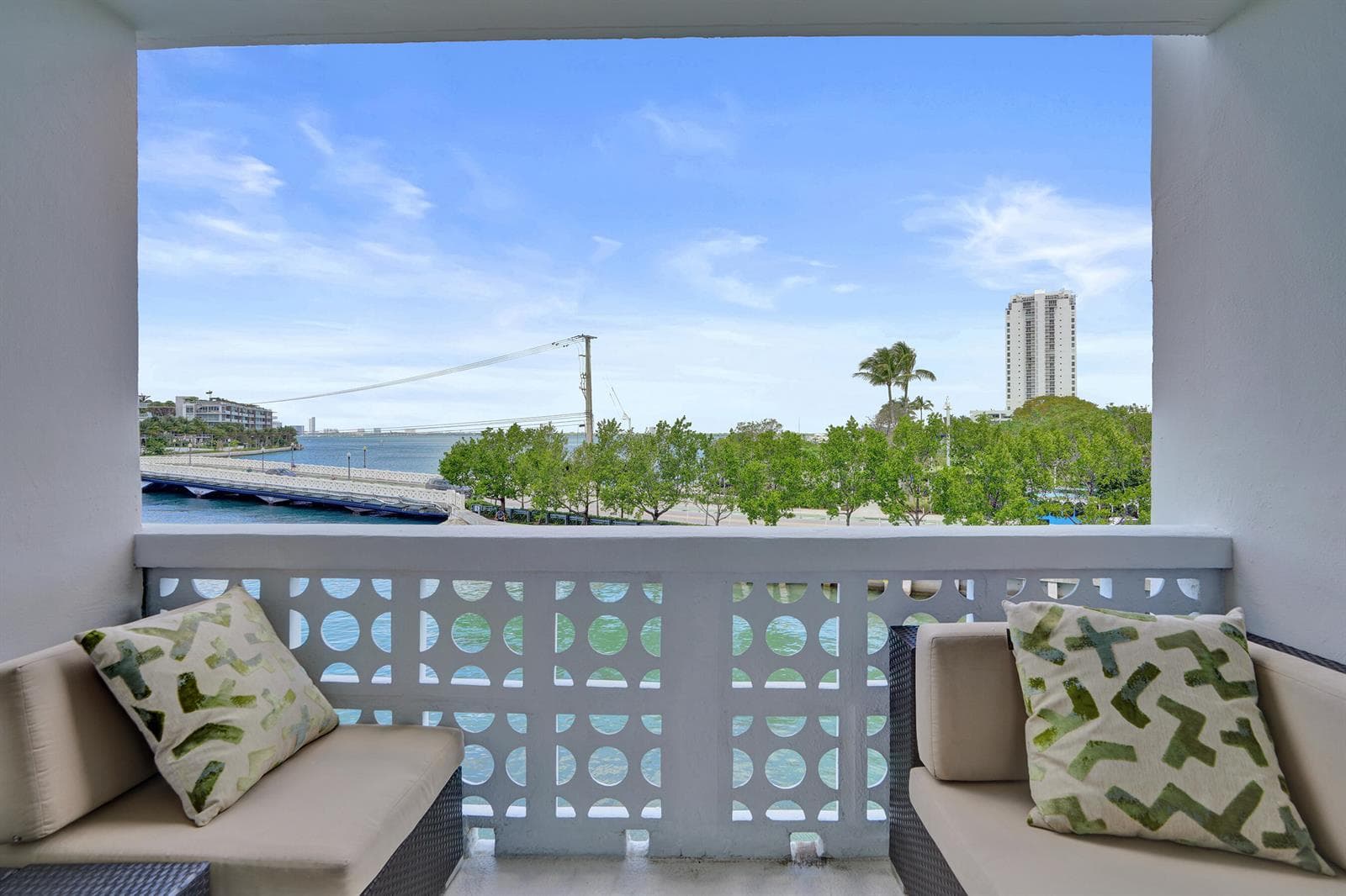 B26014223 — Miami Beach — 27