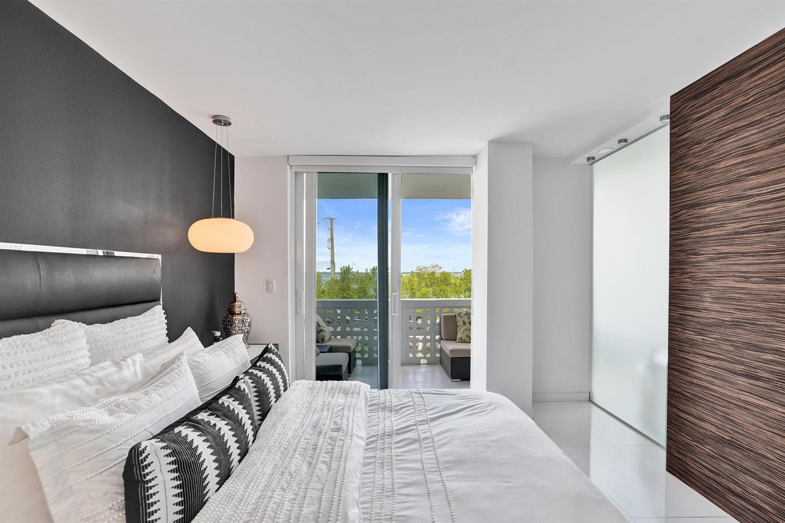 B26014223 — Miami Beach — 17