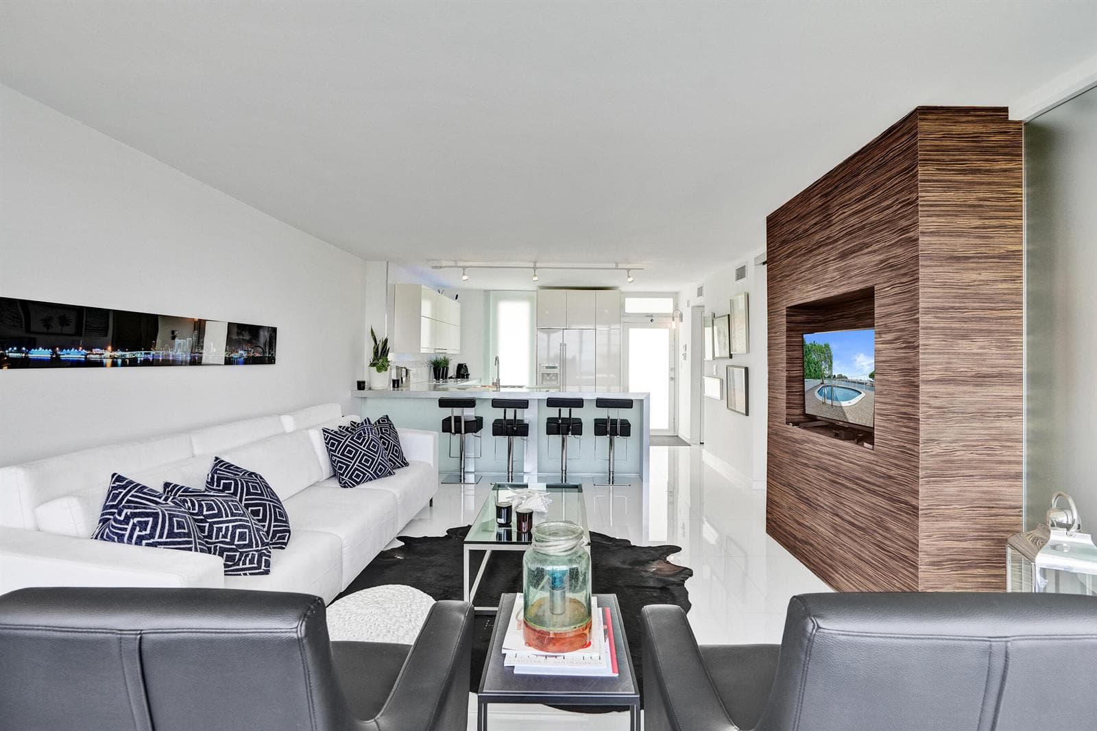 B26014223 — Miami Beach — 12