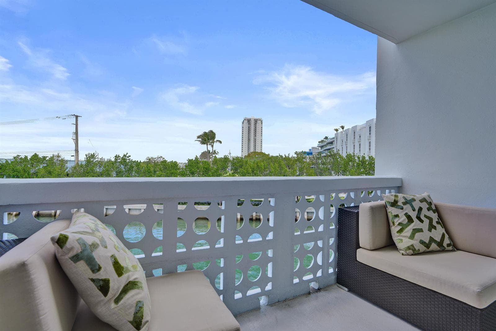 B26014223 — Miami Beach — 26