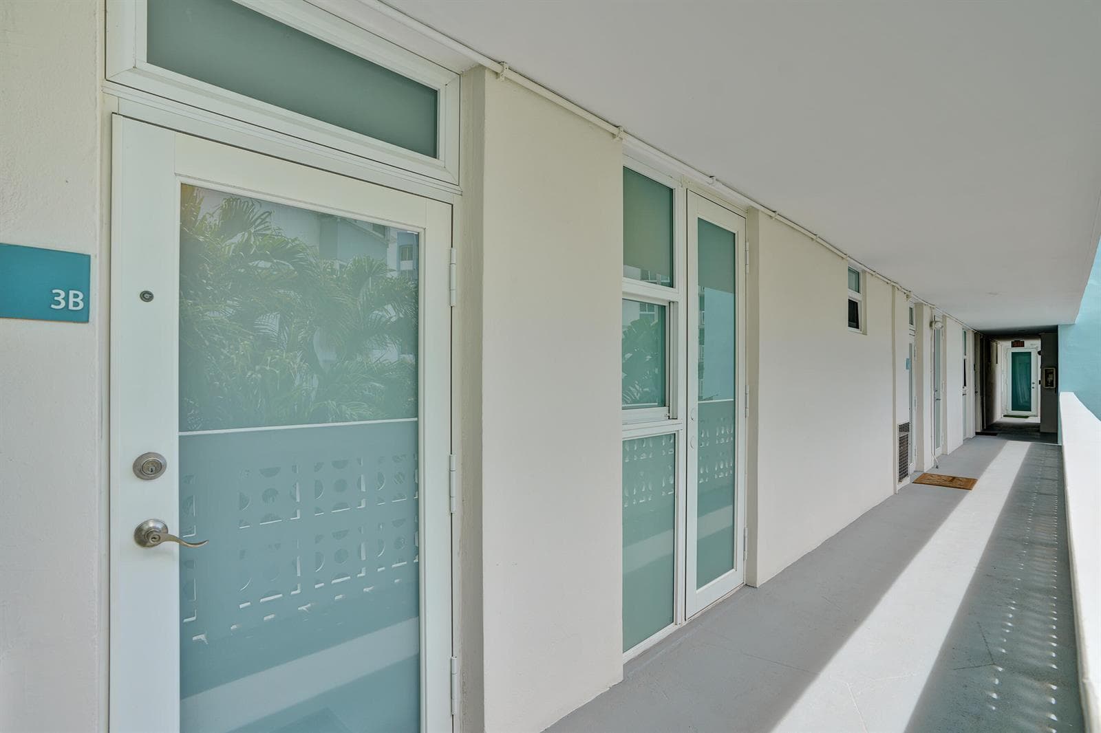 B26014223 — Miami Beach — 30