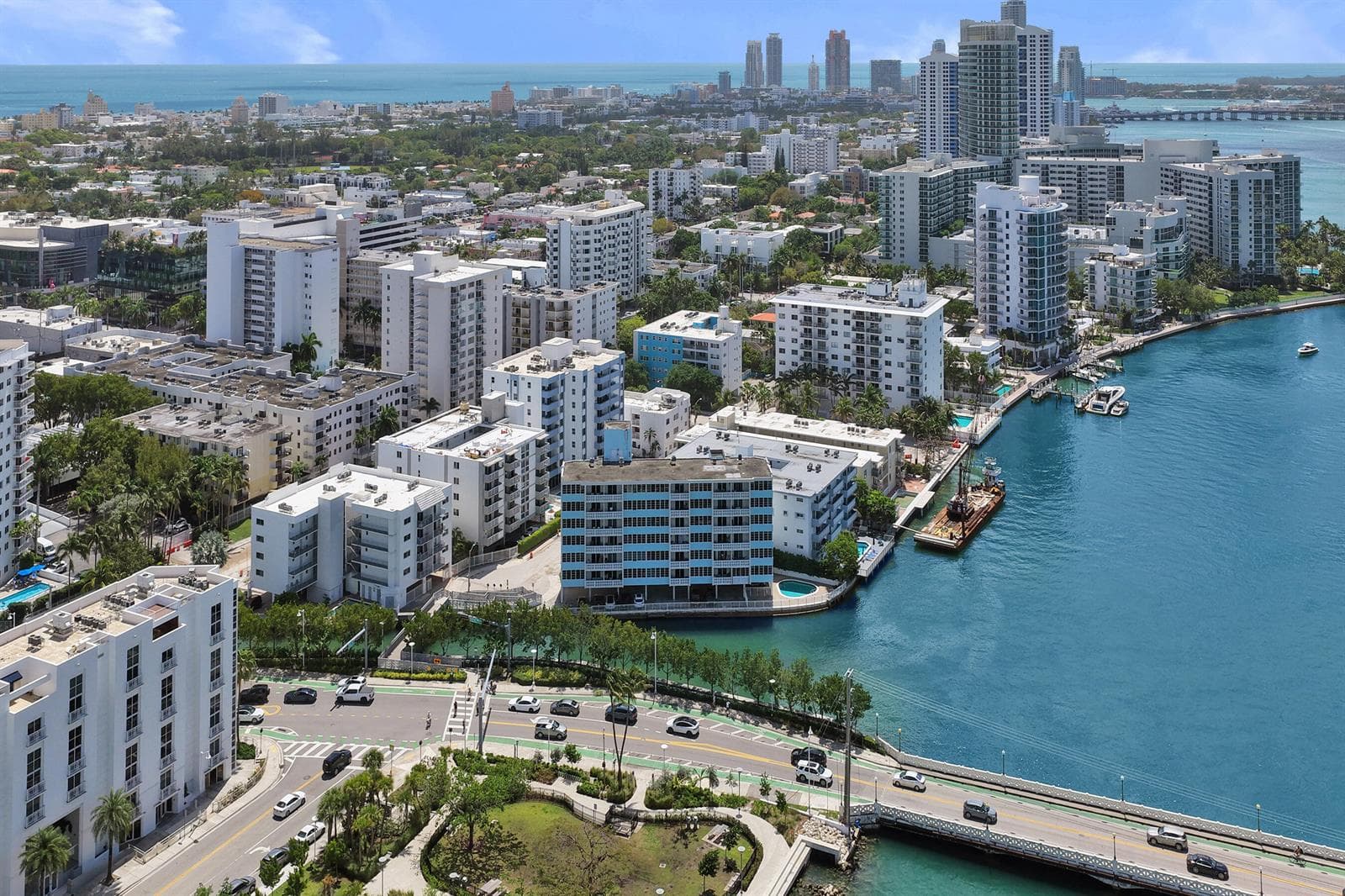 B26014223 — Miami Beach — 33