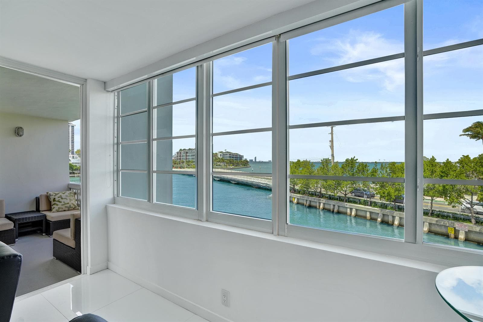 B26014223 — Miami Beach — 14