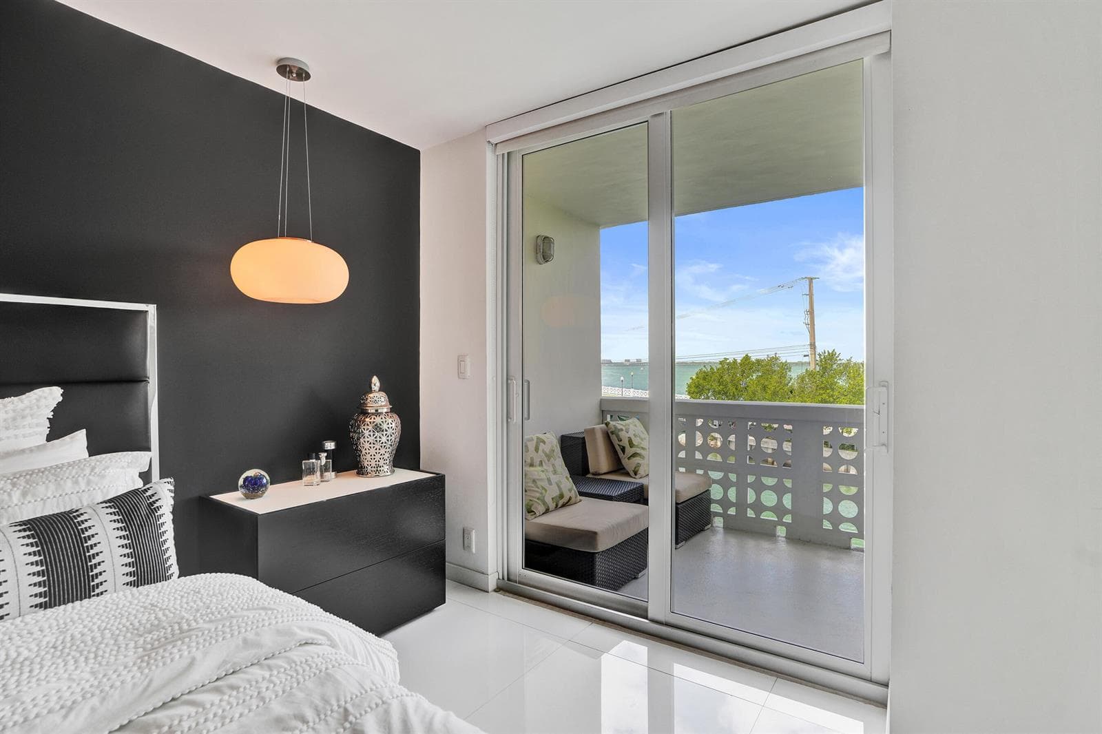B26014223 — Miami Beach — 18
