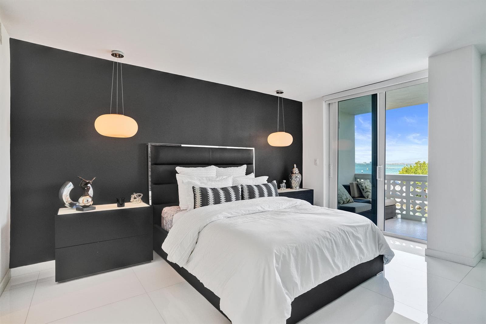 B26014223 — Miami Beach — 15