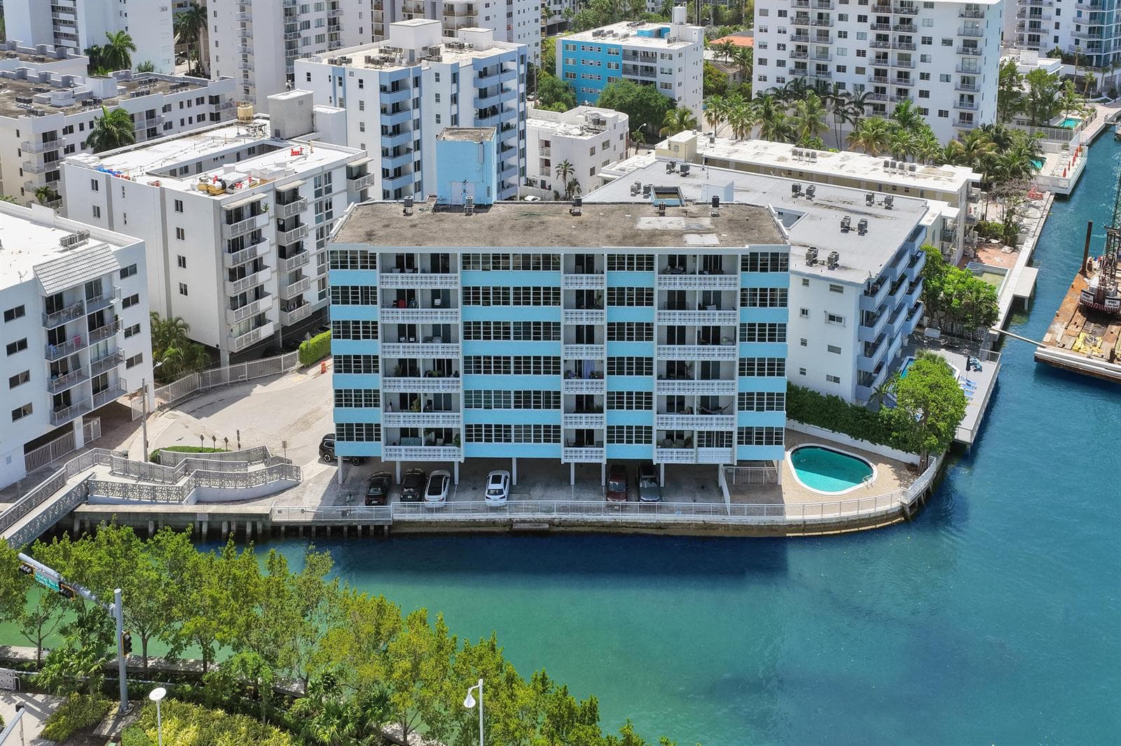 B26014223 — Miami Beach — 35