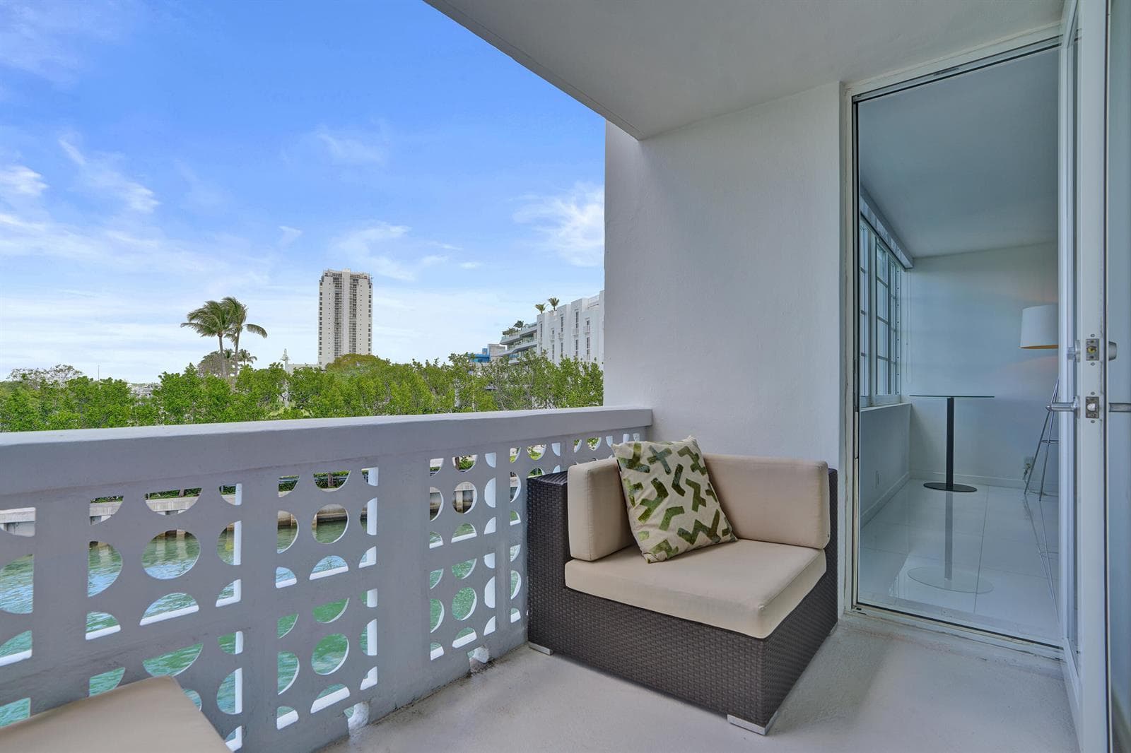 B26014223 — Miami Beach — 25