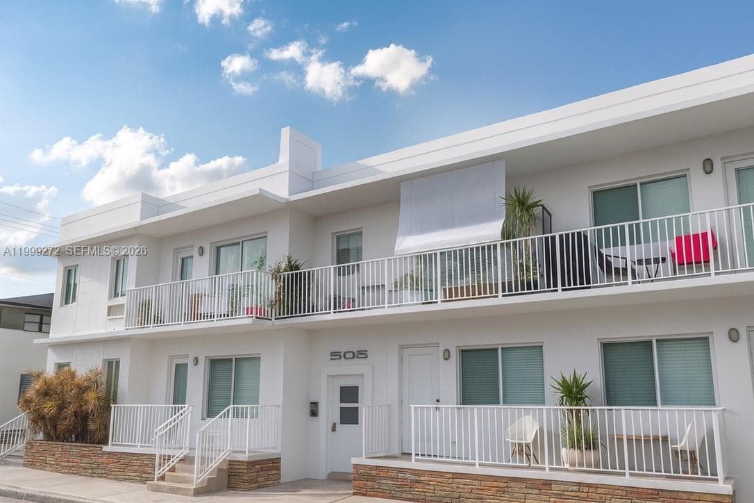 A11999272 — Miami Beach