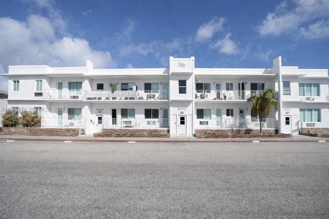A11999272 — Miami Beach — 11