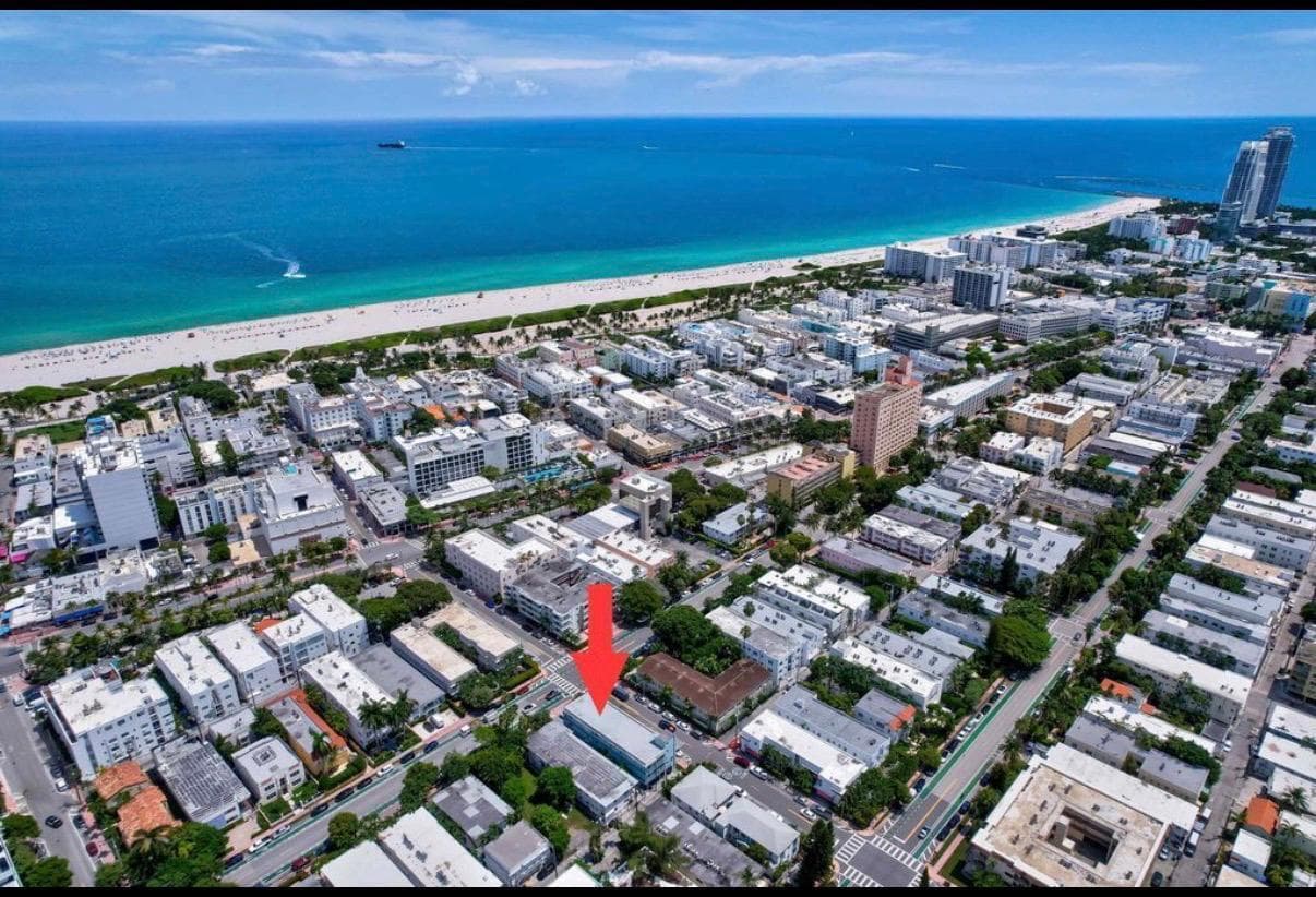 B26014383 — Miami Beach — 46