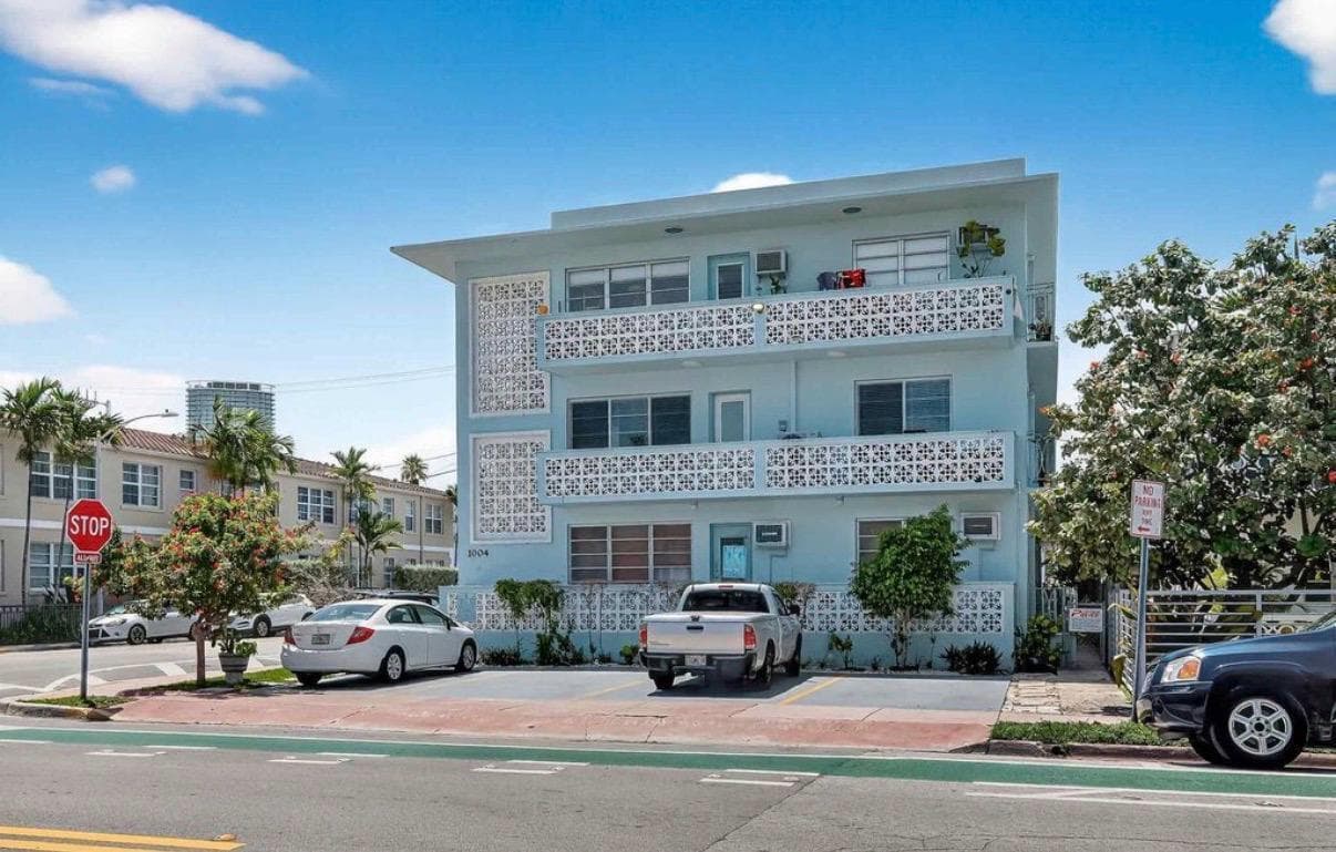 B26014383 — Miami Beach — 49