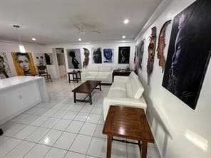 B26014383 — Miami Beach — 25