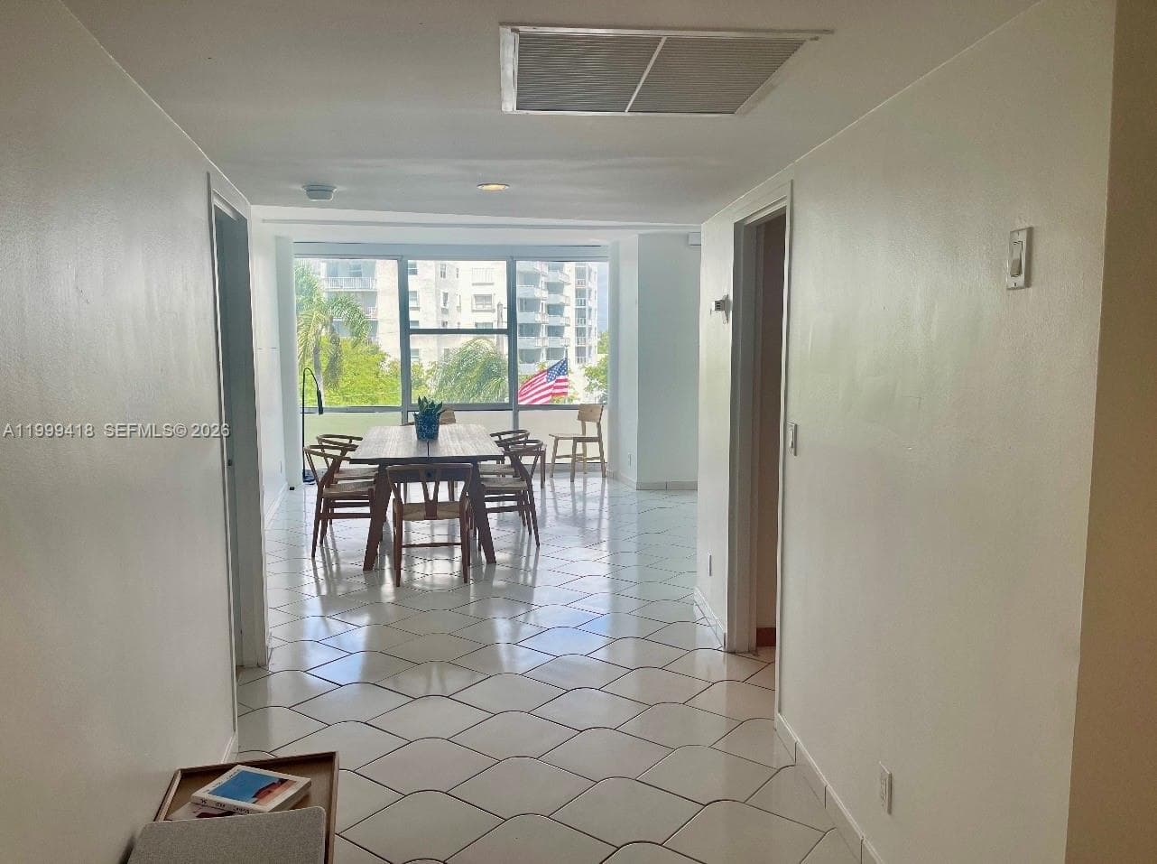 A11999418 — Miami Beach — 2