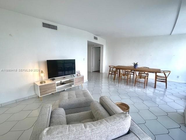 A11999418 — Miami Beach — 6