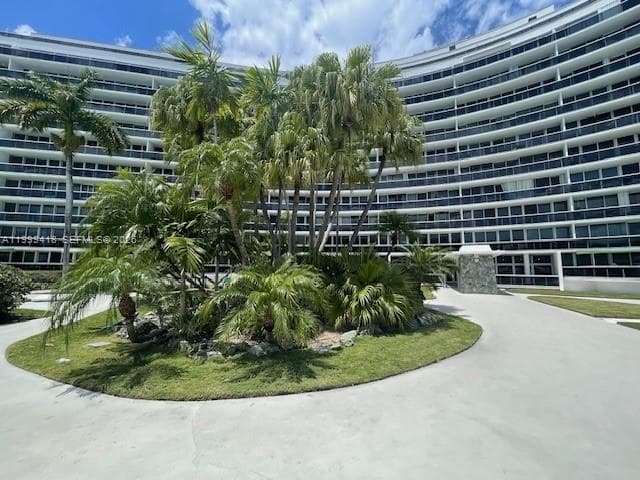 A11999418 — Miami Beach