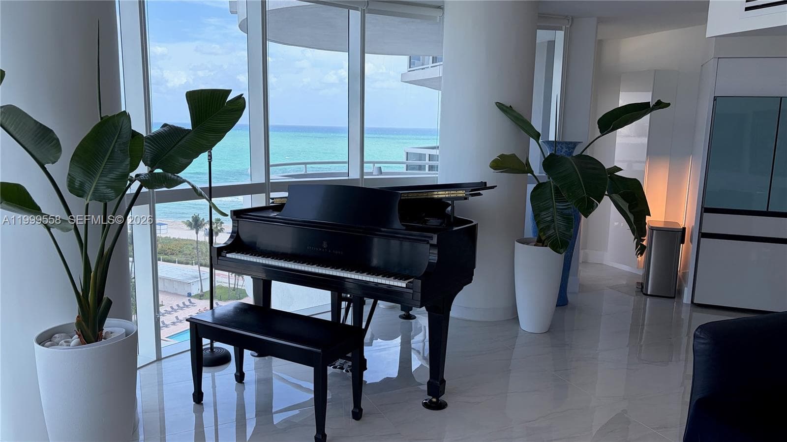 A11999558 — Miami Beach