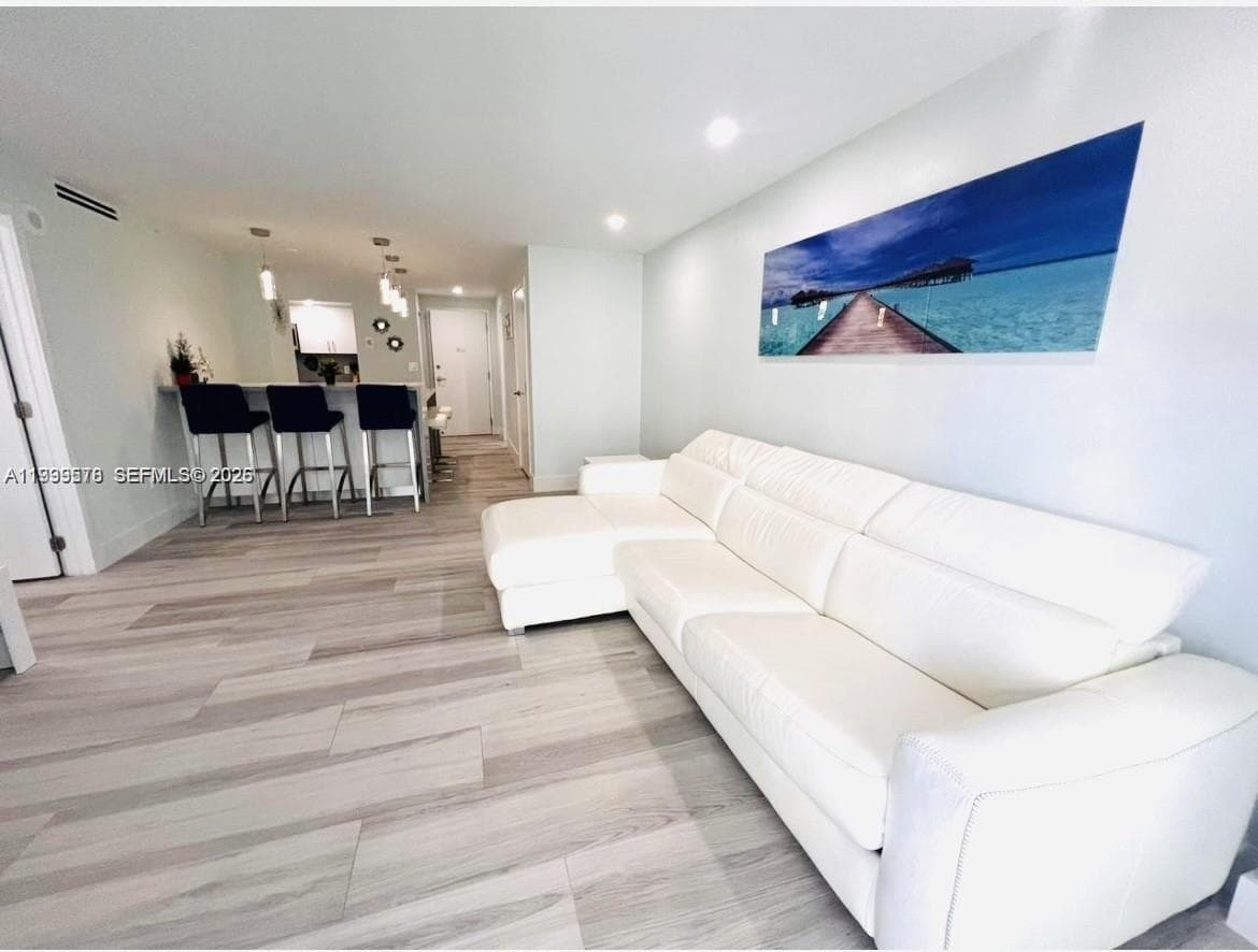 A11999578 — Miami Beach — 3
