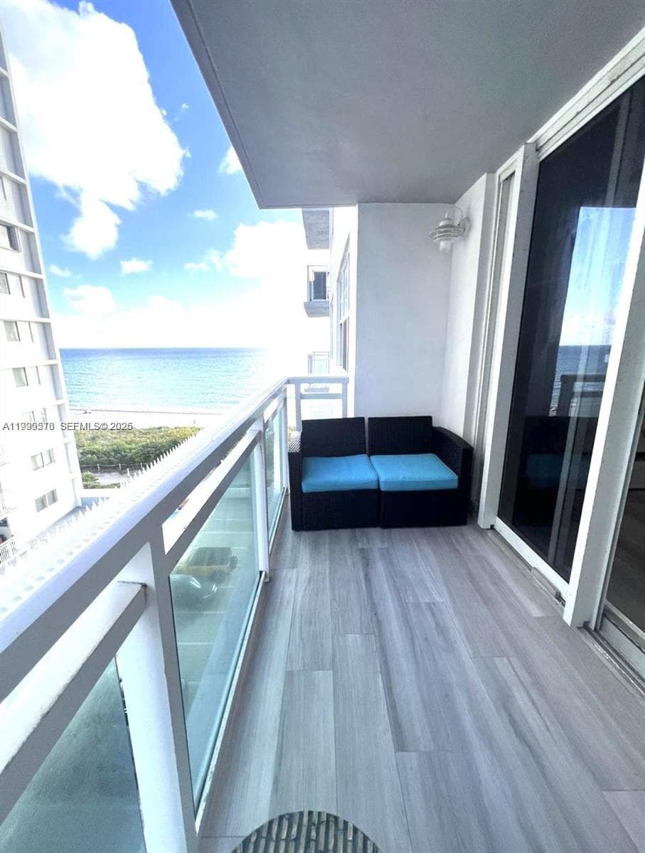 A11999578 — Miami Beach — 4