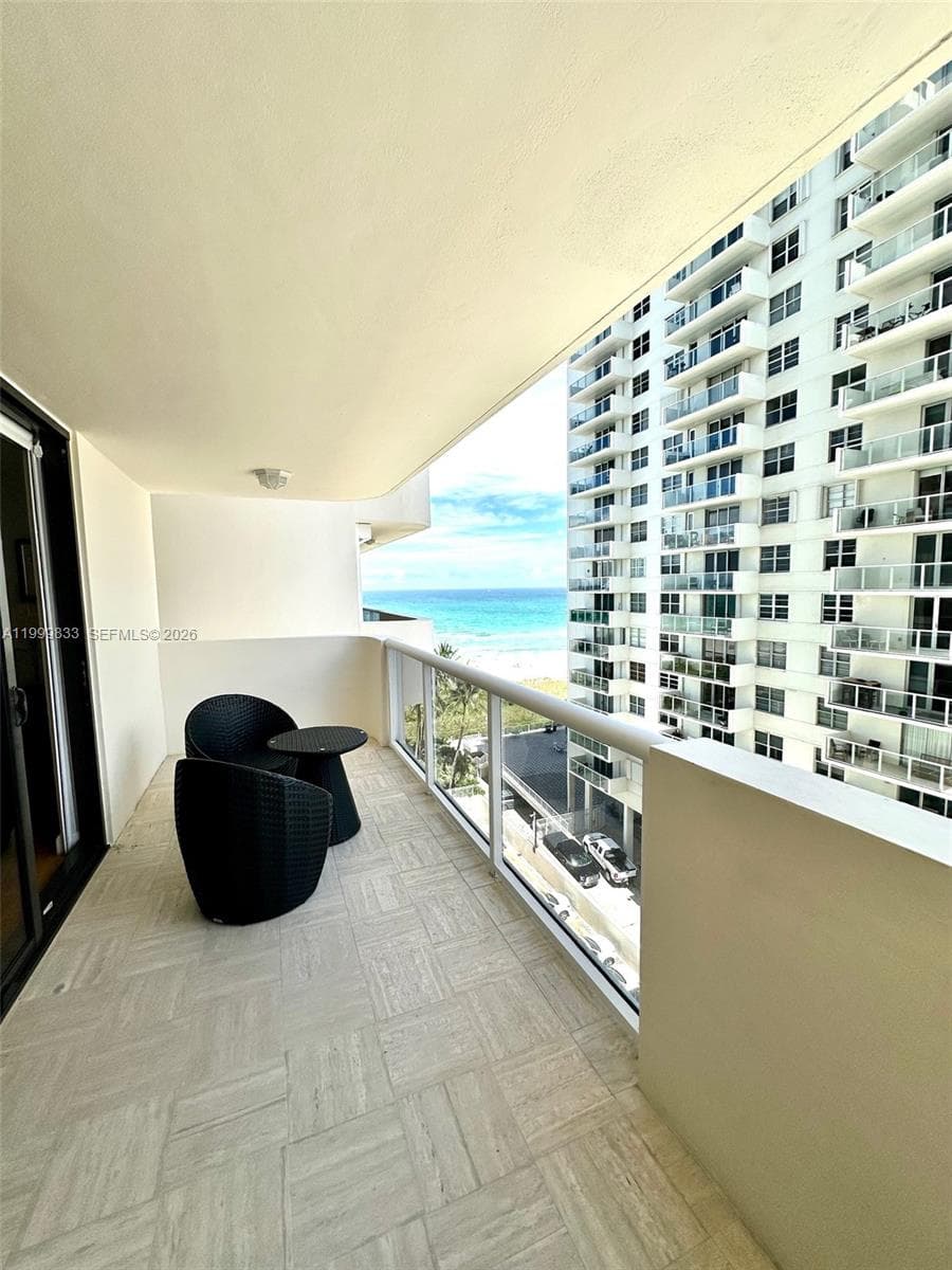 A11999833 — Miami Beach — 11