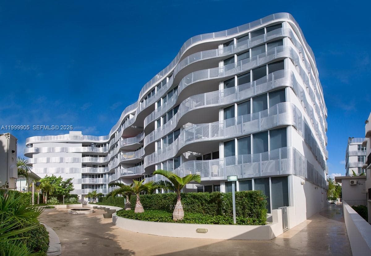 A11999905 — Miami Beach — 44