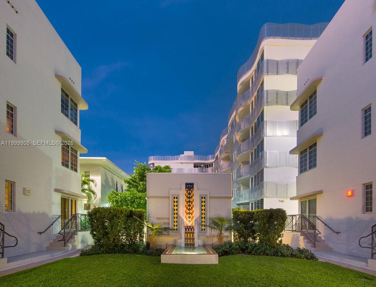 A11999905 — Miami Beach — 39