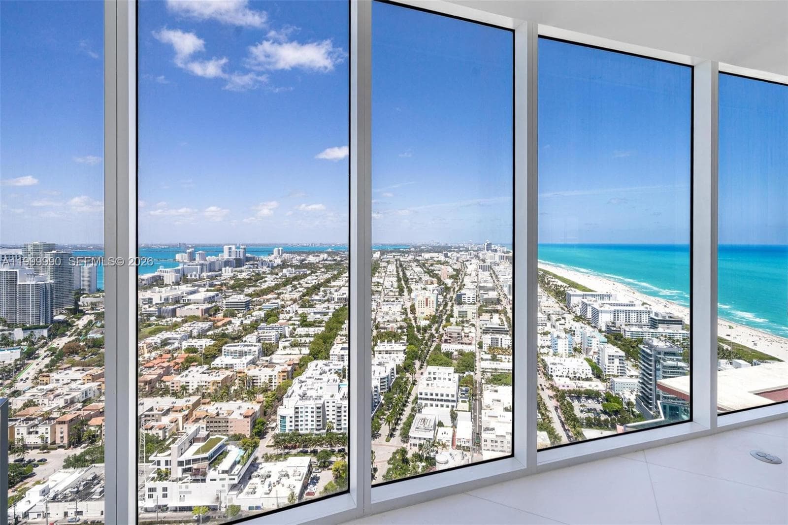 A11999990 — Miami Beach — 23