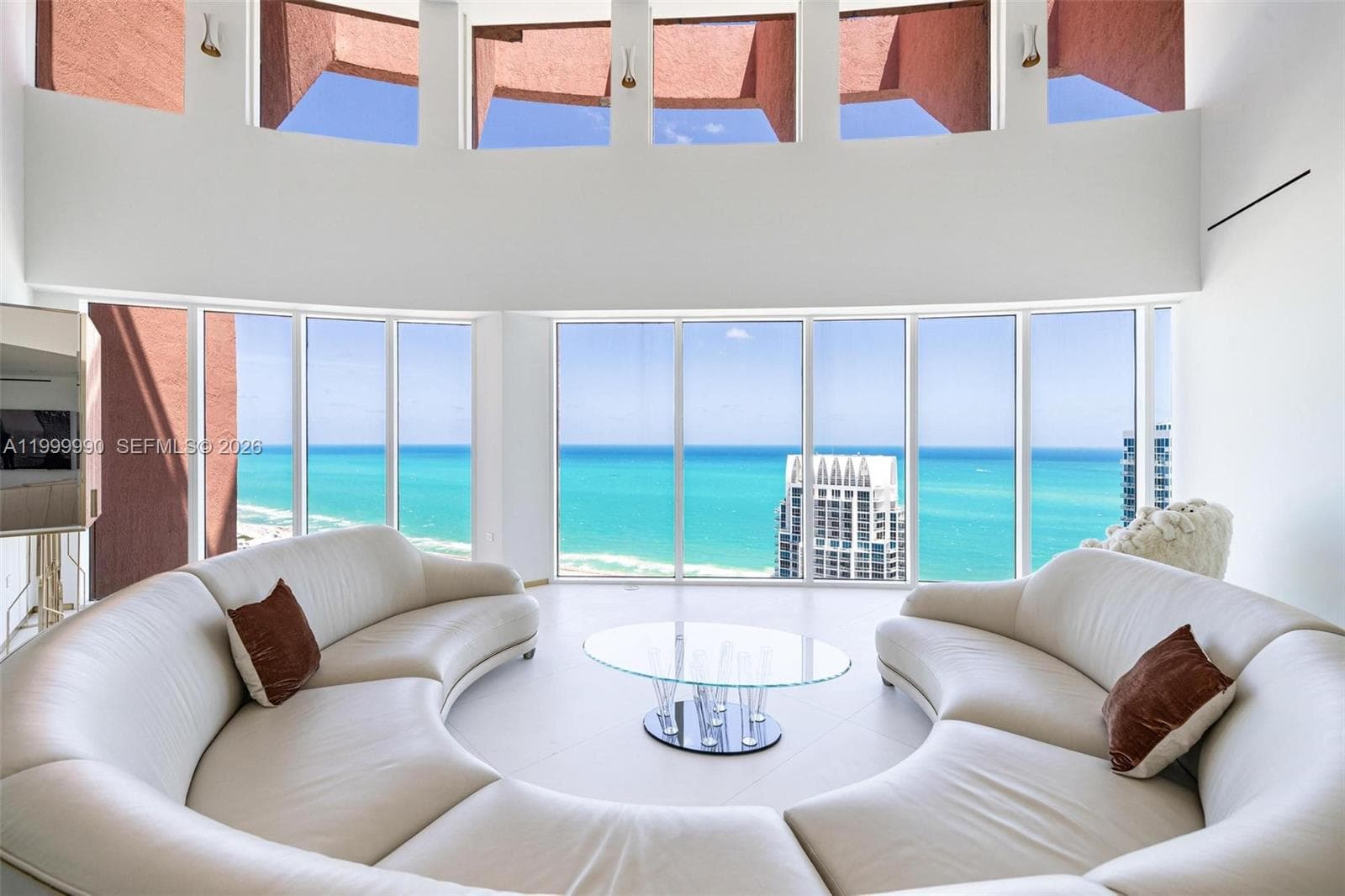 A11999990 — Miami Beach — 2