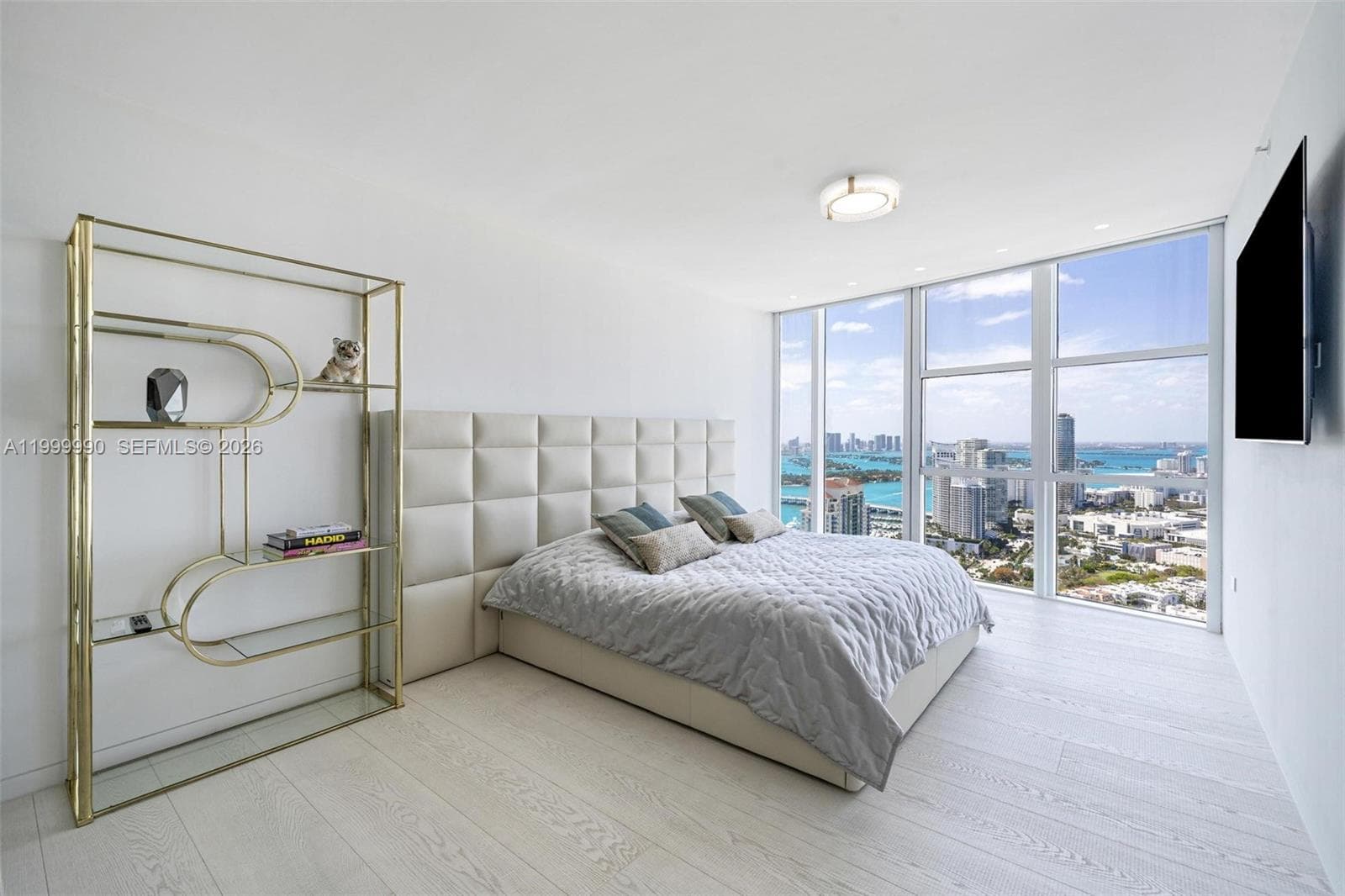 A11999990 — Miami Beach — 43