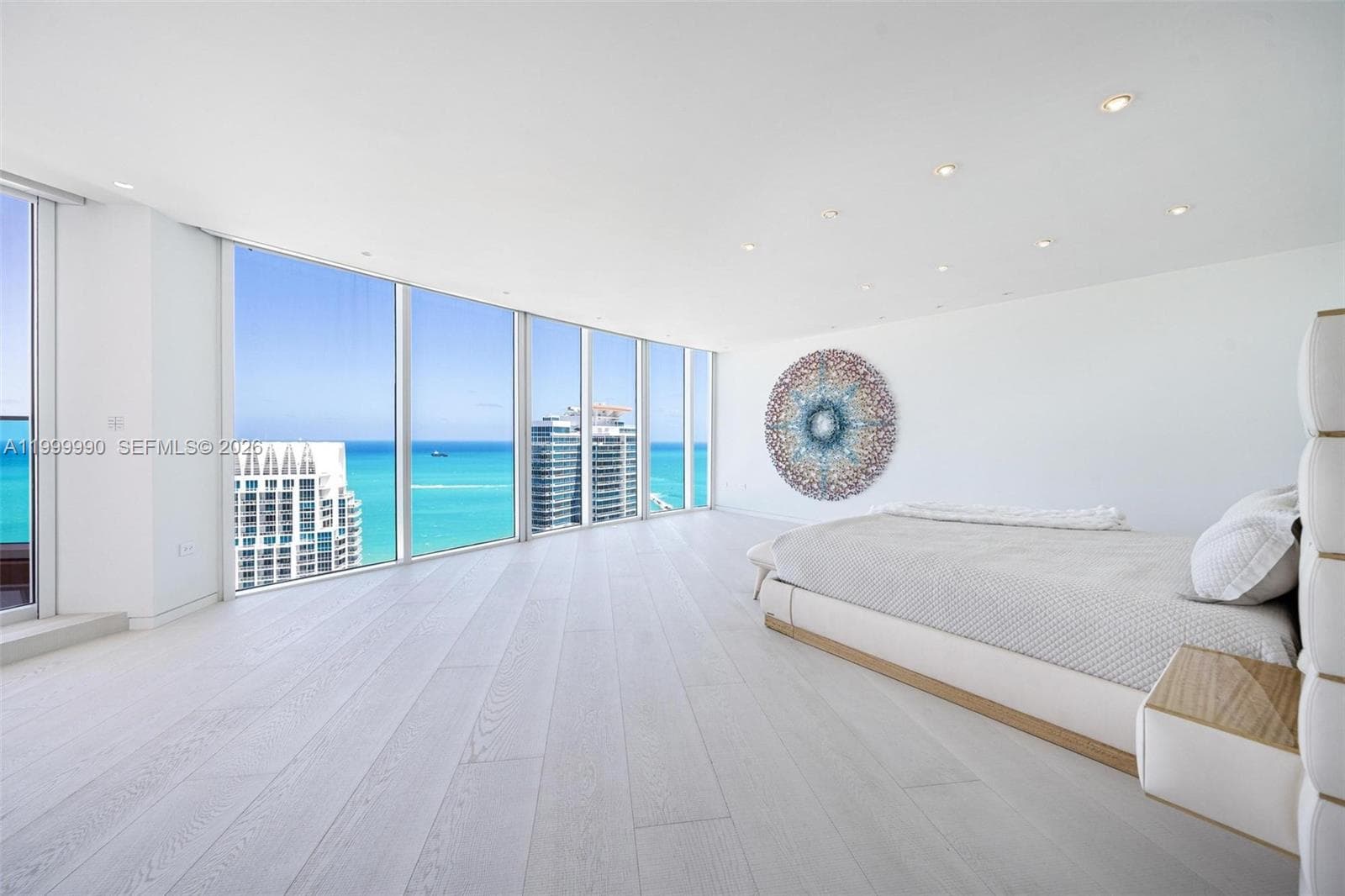A11999990 — Miami Beach — 26