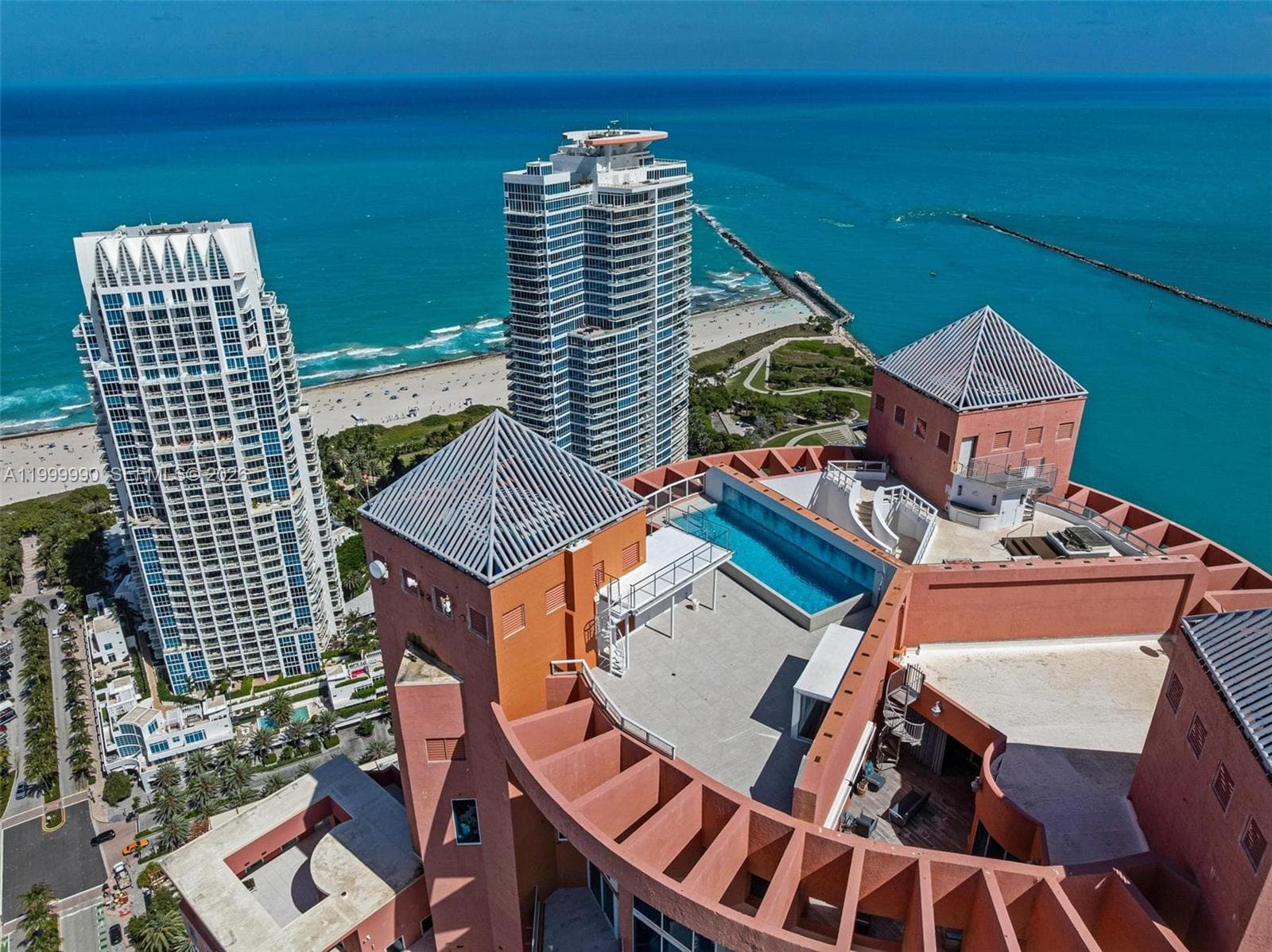 A11999990 — Miami Beach — 66