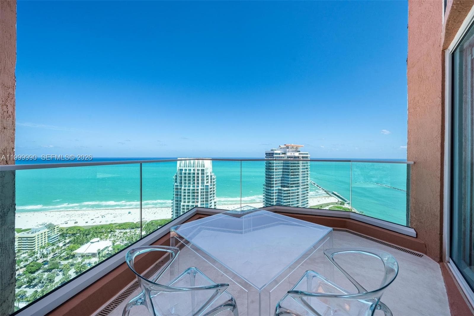 A11999990 — Miami Beach — 40