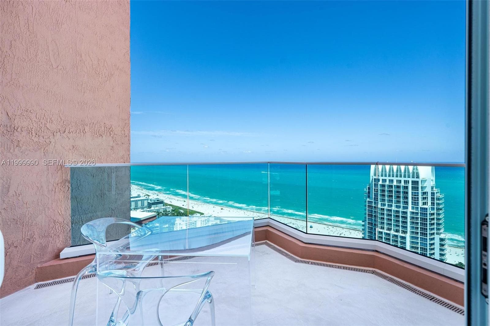A11999990 — Miami Beach — 39