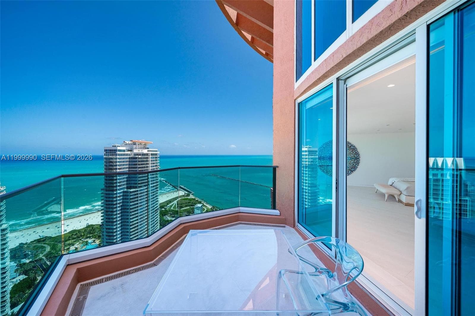 A11999990 — Miami Beach — 29