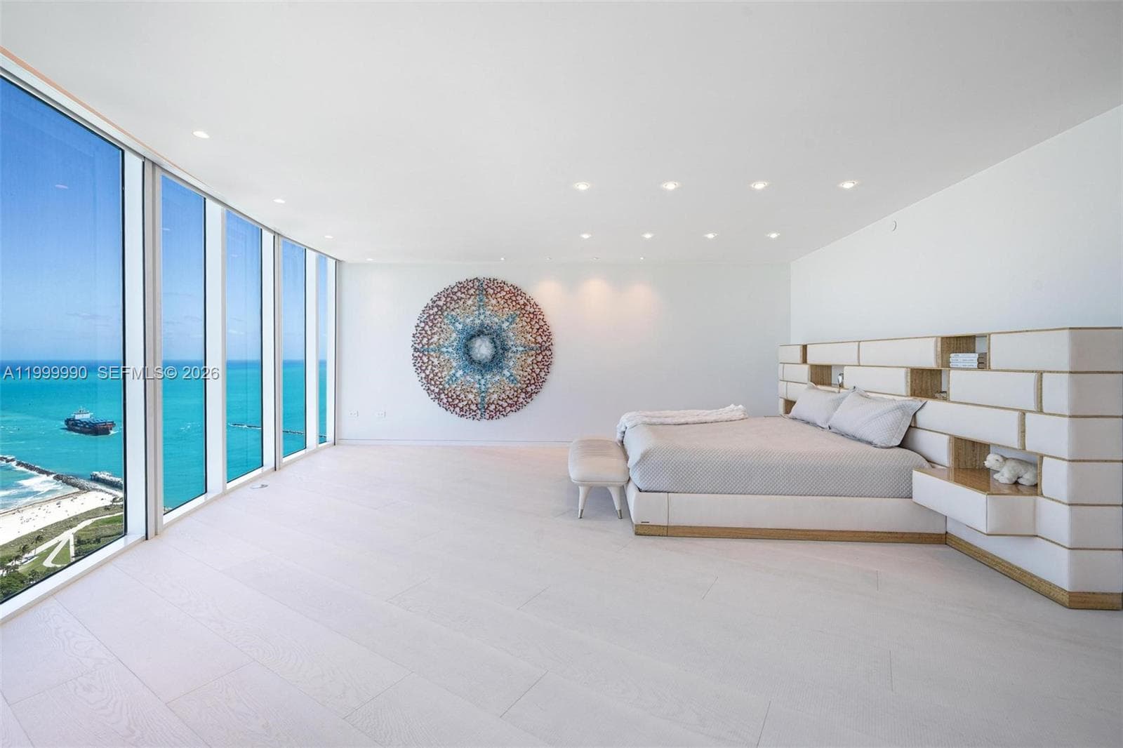 A11999990 — Miami Beach — 4