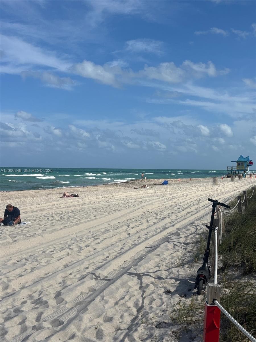 A12000349 — Miami Beach — 7
