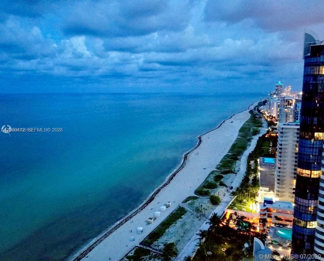 A12000412 — Miami Beach — 26