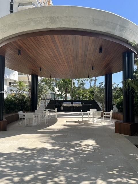 A12000412 — Miami Beach — 40