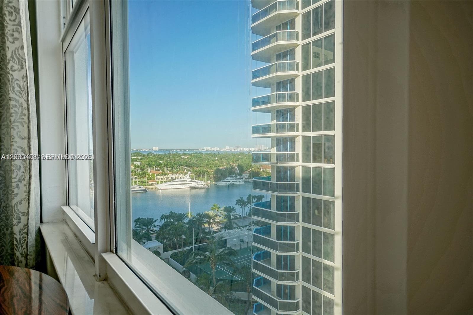 A12000458 — Miami Beach — 2
