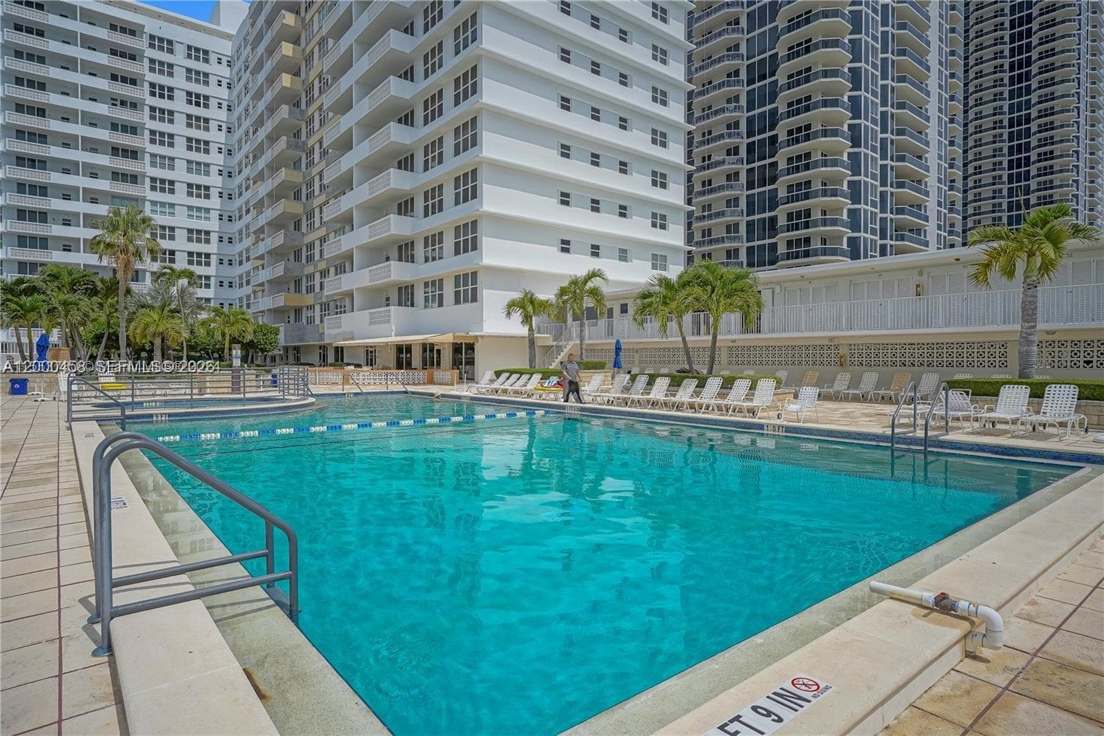 A12000458 — Miami Beach — 13