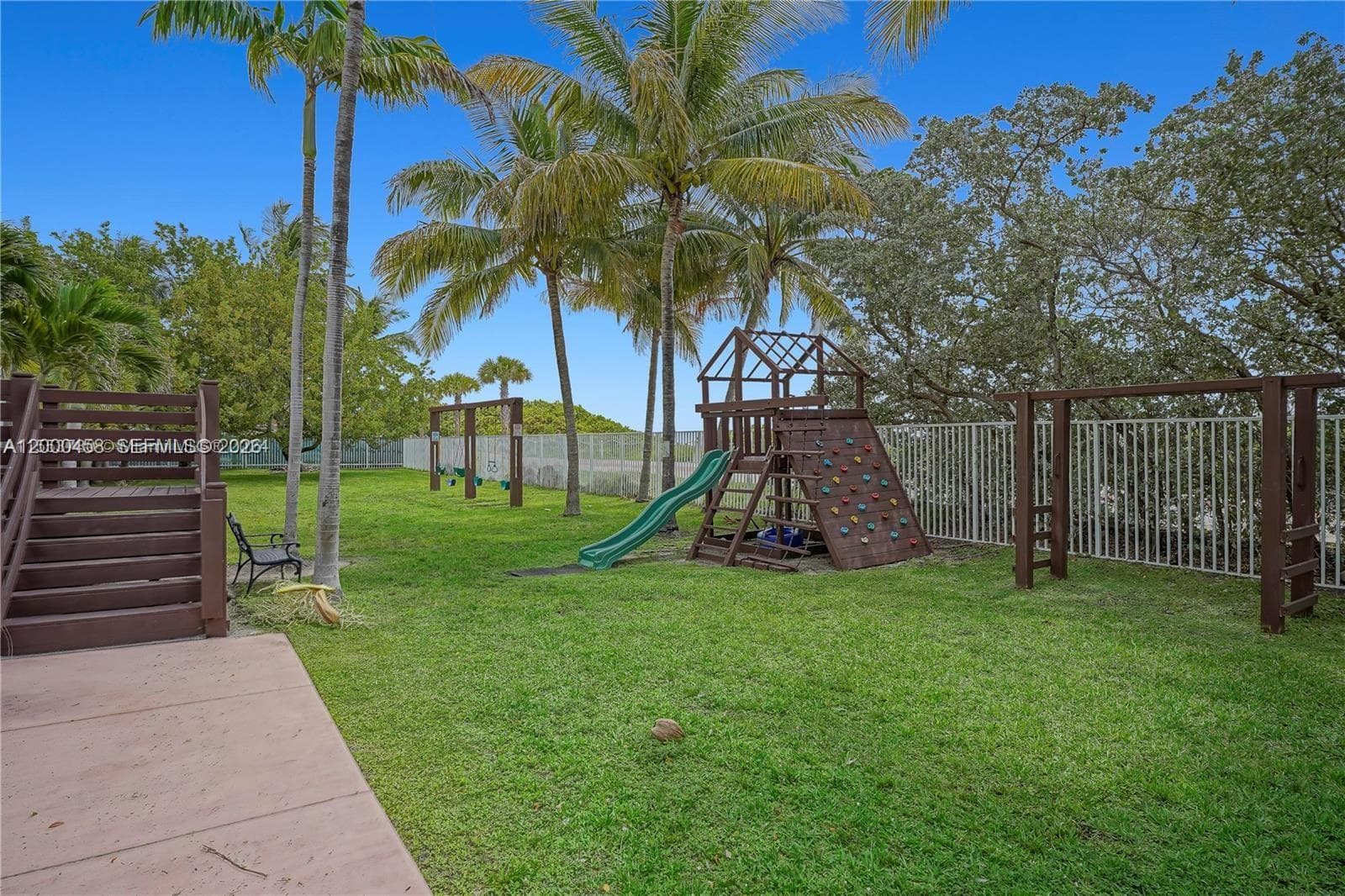 A12000458 — Miami Beach — 15