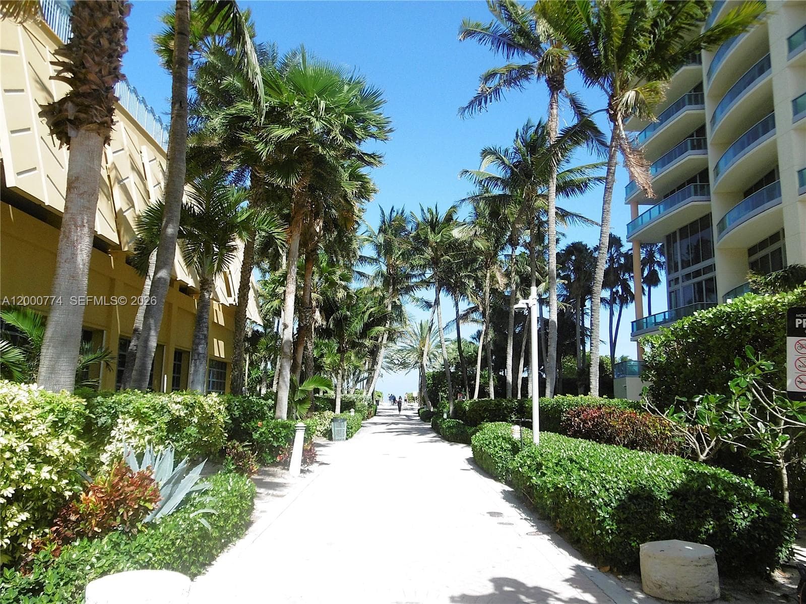 A12000774 — Miami Beach — 38