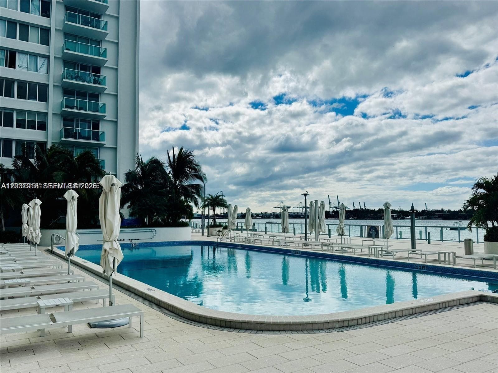 A12001018 — Miami Beach — 15