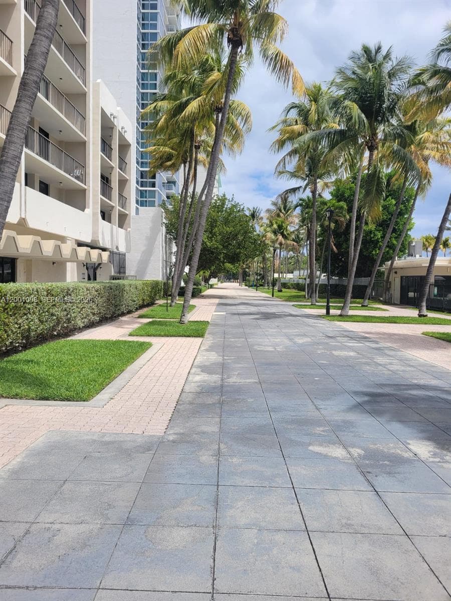 A12001098 — Miami Beach — 26