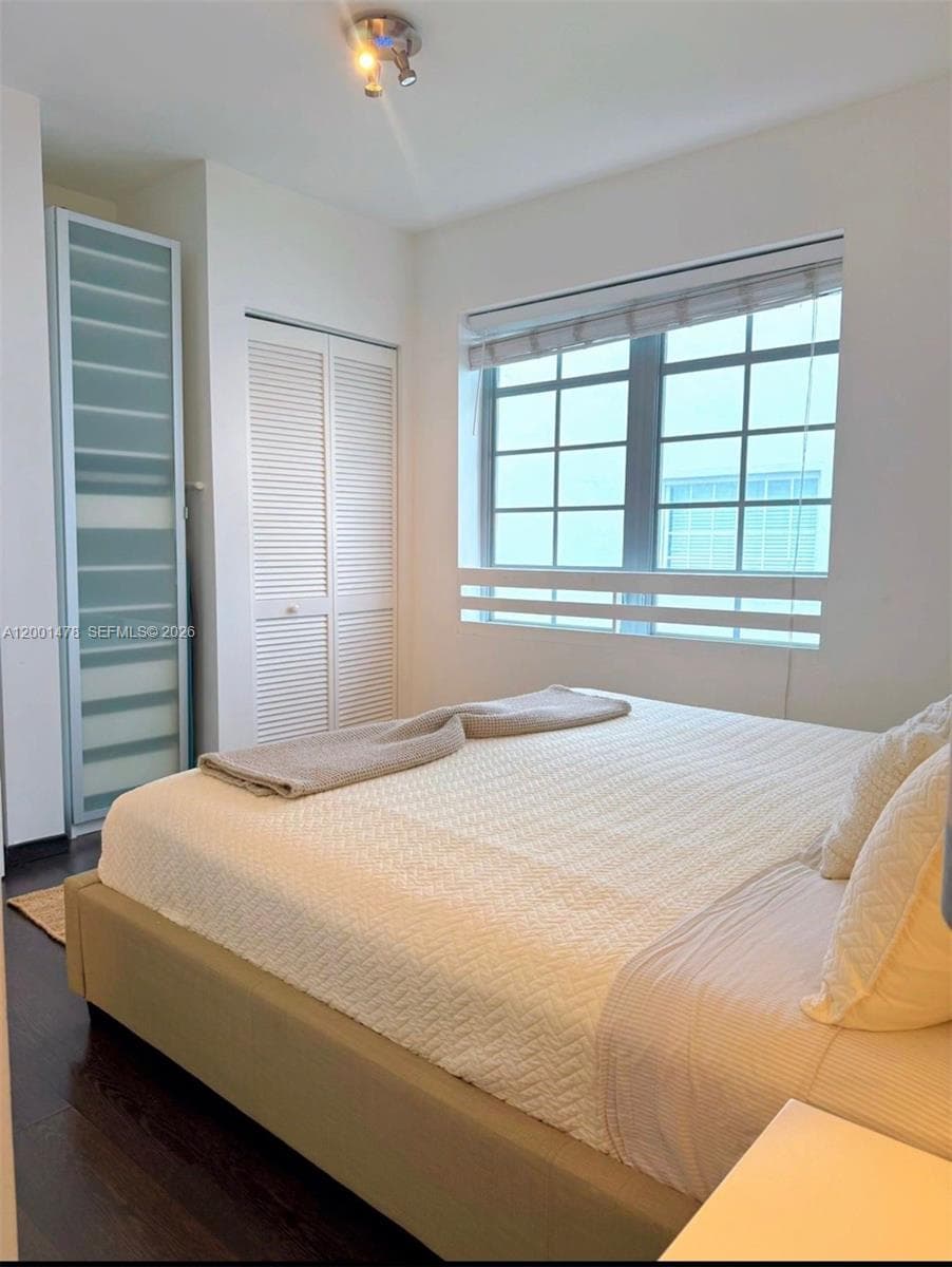 A12001478 — Miami Beach — 8