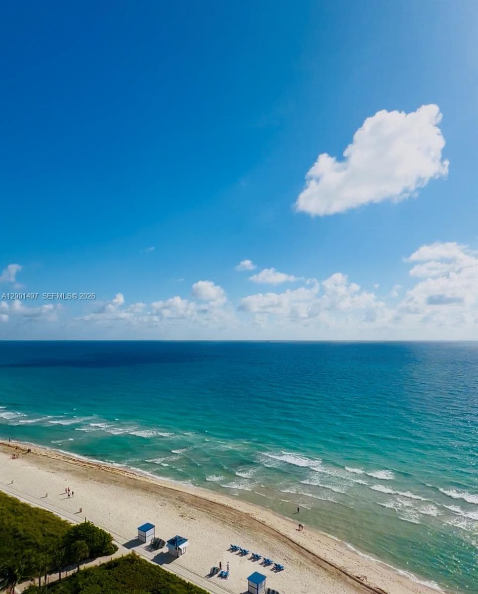 A12001497 — Miami Beach — 23